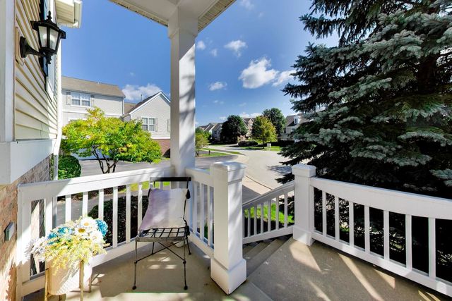 612 N Hidden Prairie Court, Palatine, IL 60067