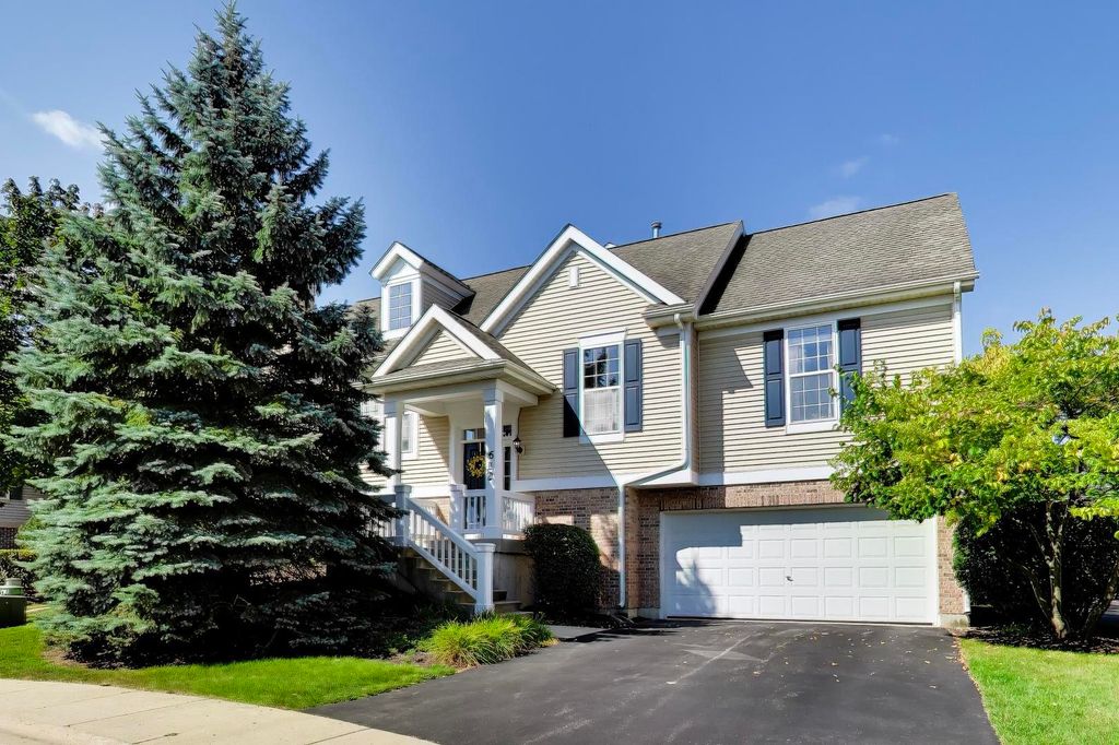612 N Hidden Prairie Court, Palatine, IL 60067