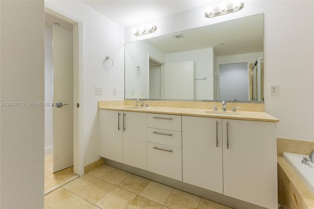 3330 NE 190th St 1112, Aventura, FL 33180