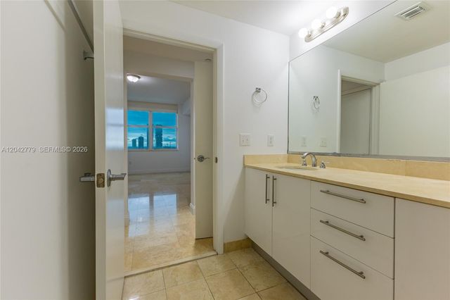 3330 NE 190th St 1112, Aventura, FL 33180