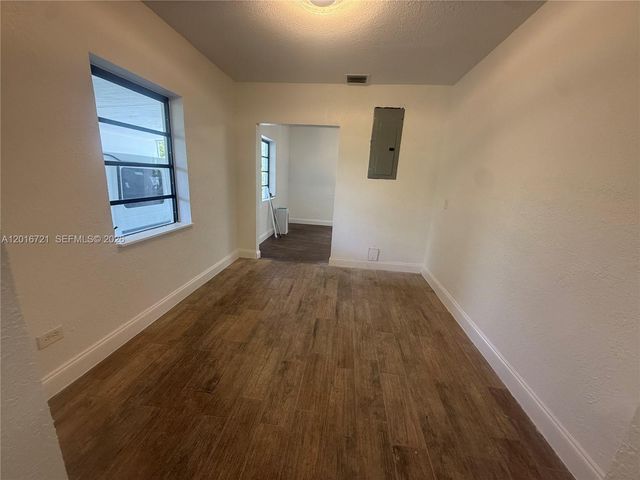 9040 SW 156th St, Palmetto Bay, FL 33157