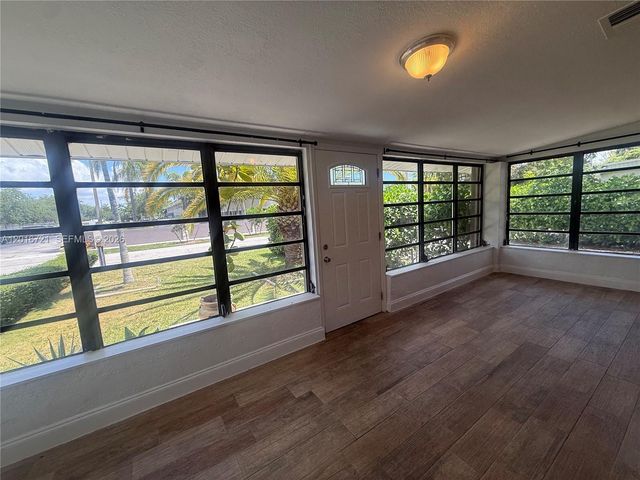 9040 SW 156th St, Palmetto Bay, FL 33157