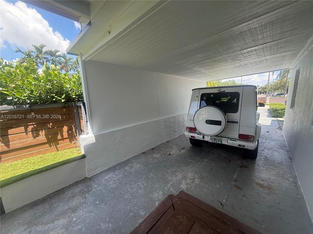 9040 SW 156th St, Palmetto Bay, FL 33157