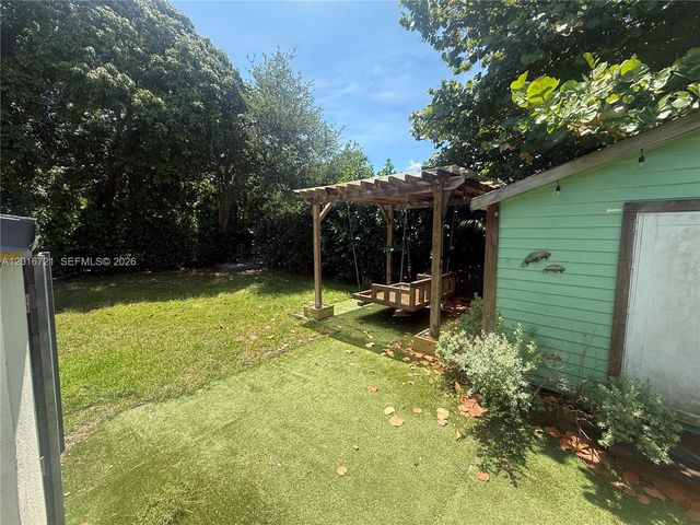 9040 SW 156th St, Palmetto Bay, FL 33157