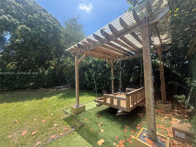 9040 SW 156th St, Palmetto Bay, FL 33157
