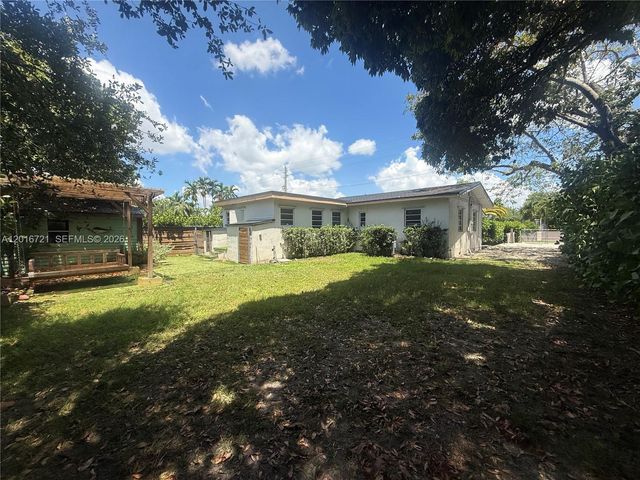 9040 SW 156th St, Palmetto Bay, FL 33157