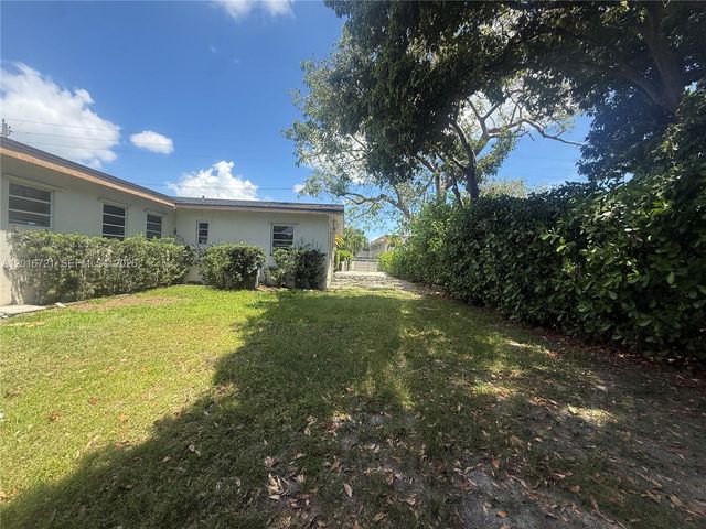 9040 SW 156th St, Palmetto Bay, FL 33157