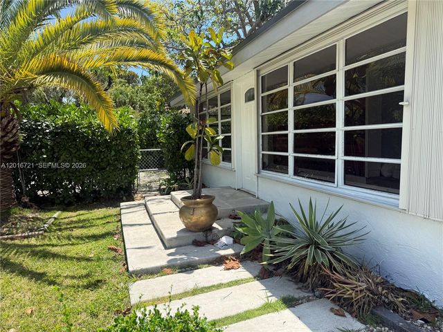 9040 SW 156th St, Palmetto Bay, FL 33157