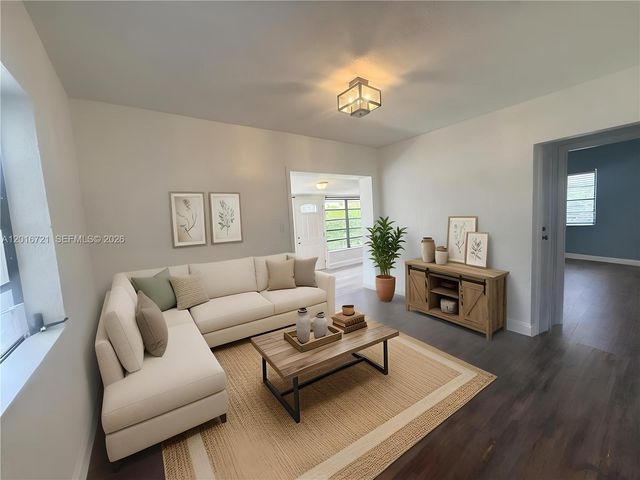 9040 SW 156th St, Palmetto Bay, FL 33157