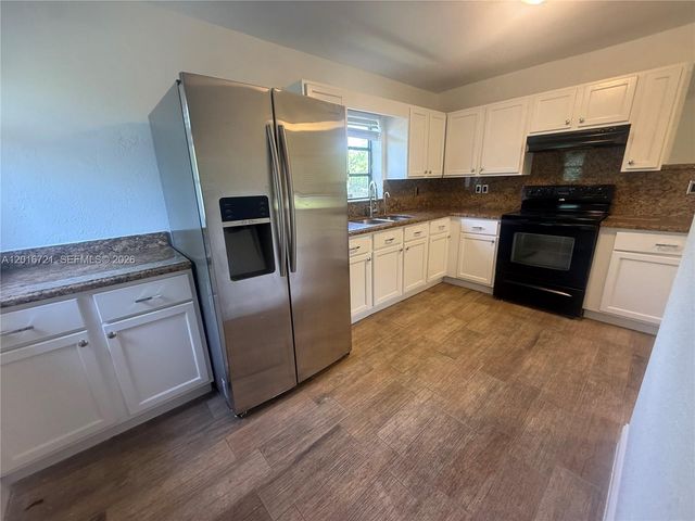 9040 SW 156th St, Palmetto Bay, FL 33157