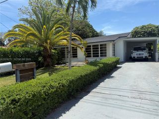 9040 SW 156th St, Palmetto Bay, FL 33157