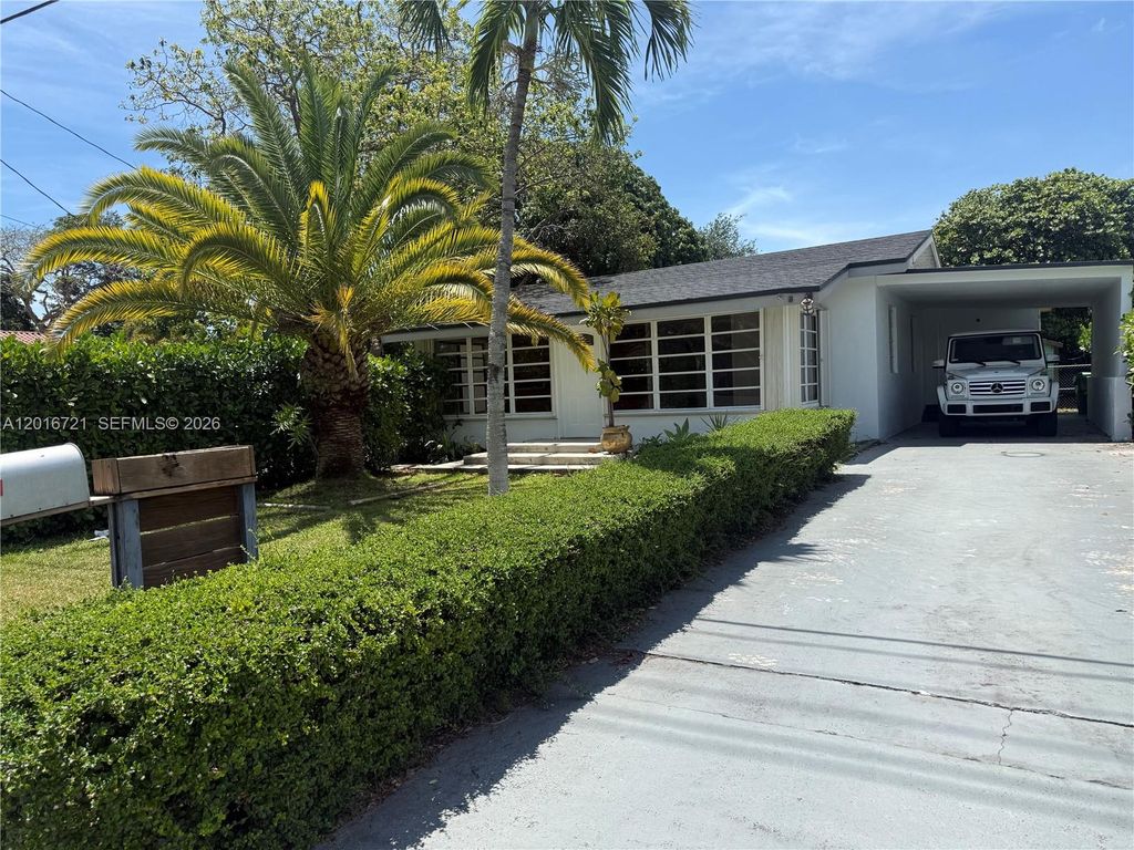 9040 SW 156th St, Palmetto Bay, FL 33157