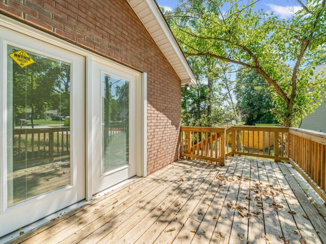 2 Charlemagne Blvd, Clarksville, TN 37042