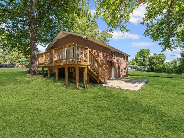 2 Charlemagne Blvd, Clarksville, TN 37042