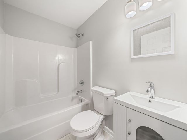 2 Charlemagne Blvd, Clarksville, TN 37042