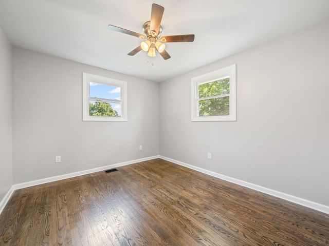 2 Charlemagne Blvd, Clarksville, TN 37042