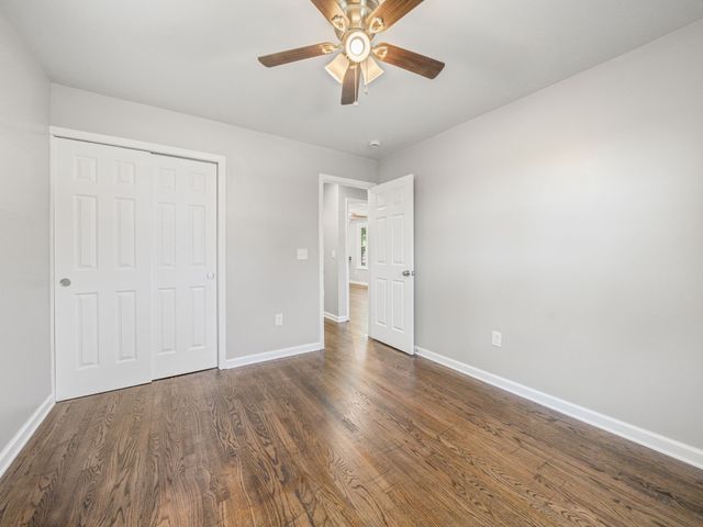 2 Charlemagne Blvd, Clarksville, TN 37042