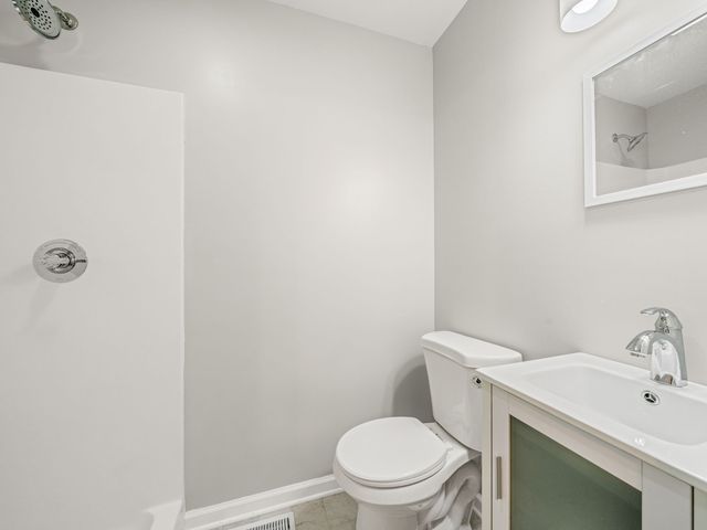 2 Charlemagne Blvd, Clarksville, TN 37042