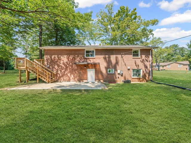 2 Charlemagne Blvd, Clarksville, TN 37042