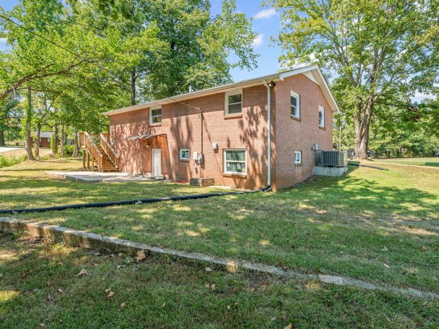 2 Charlemagne Blvd, Clarksville, TN 37042