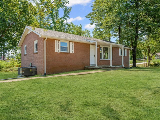 2 Charlemagne Blvd, Clarksville, TN 37042