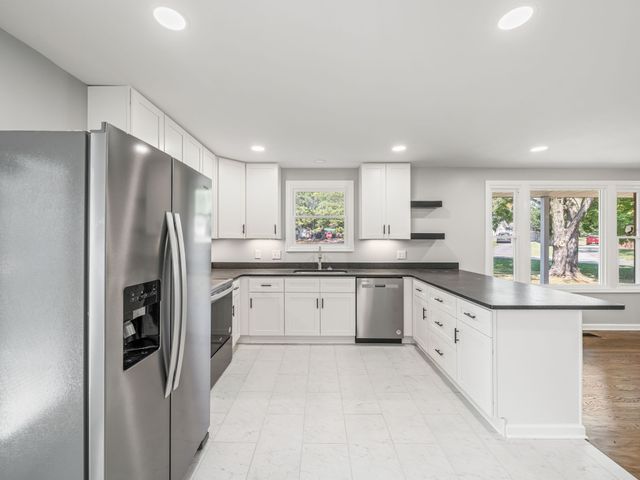 2 Charlemagne Blvd, Clarksville, TN 37042