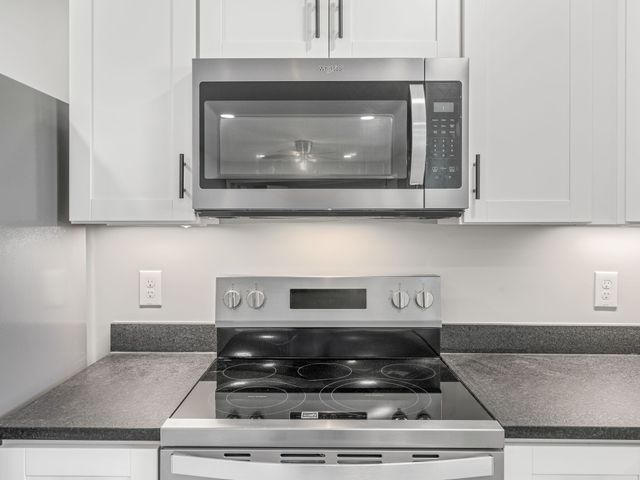 2 Charlemagne Blvd, Clarksville, TN 37042