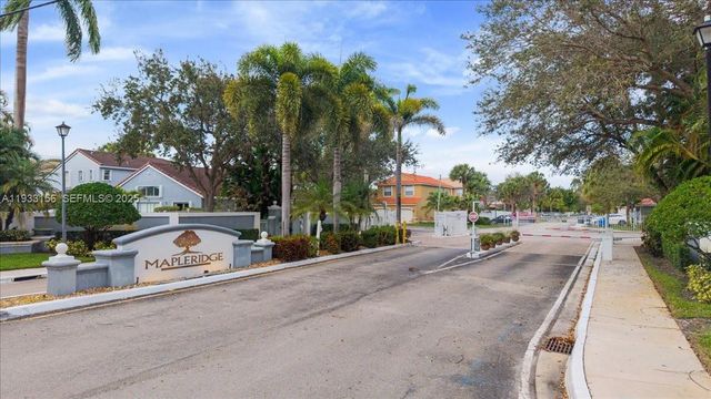 4978 SW 35th Ter, Hollywood, FL 33312