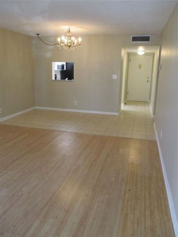 6751 N University Dr 207, Tamarac, FL 33321
