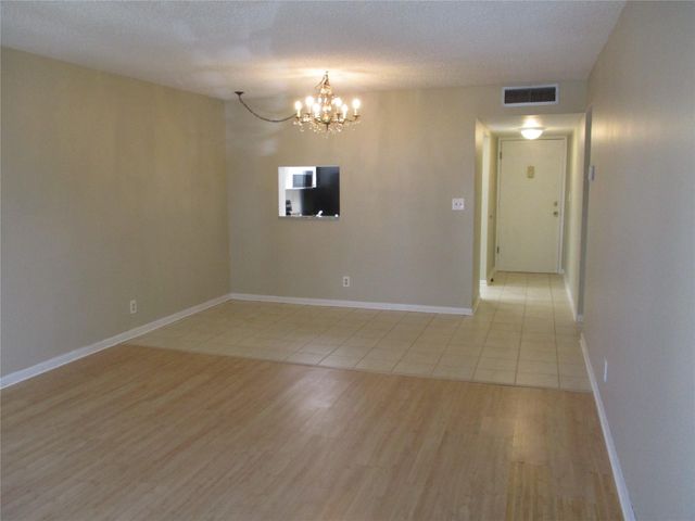 6751 N University Dr 207, Tamarac, FL 33321