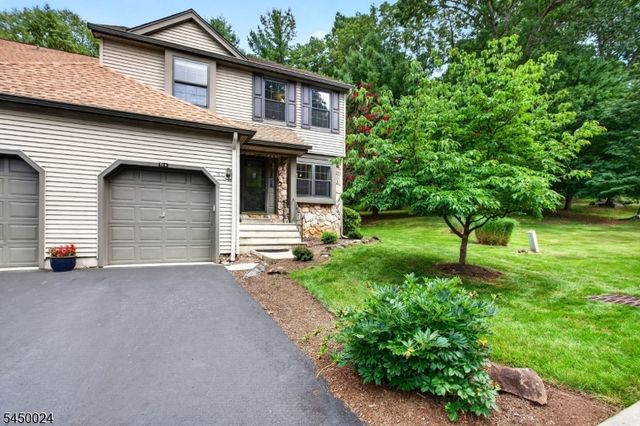 51 Manor Dr, Montgomery Twp., NJ 08540