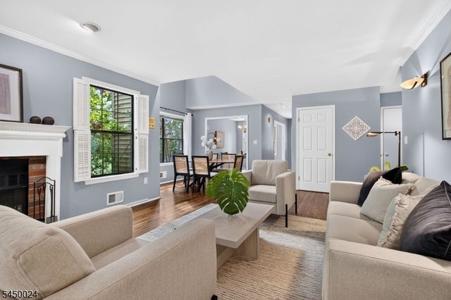 51 Manor Dr, Montgomery Twp., NJ 08540