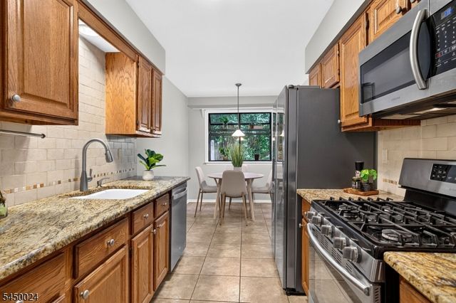 51 Manor Dr, Montgomery Twp., NJ 08540