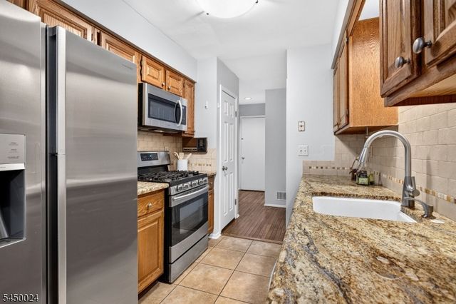 51 Manor Dr, Montgomery Twp., NJ 08540