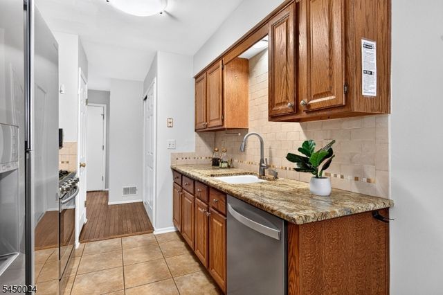 51 Manor Dr, Montgomery Twp., NJ 08540