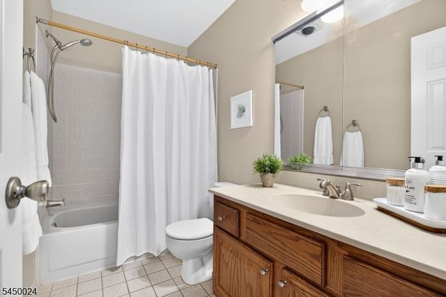 51 Manor Dr, Montgomery Twp., NJ 08540