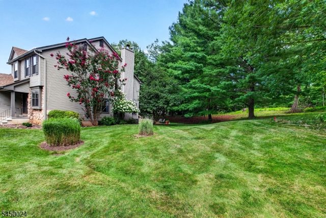 51 Manor Dr, Montgomery Twp., NJ 08540