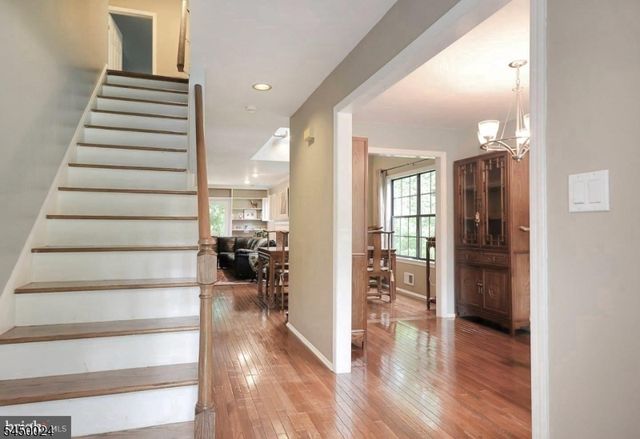 51 Manor Dr, Montgomery Twp., NJ 08540