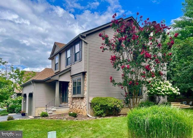 51 Manor Dr, Montgomery Twp., NJ 08540