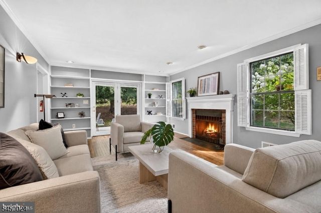 51 Manor Dr, Montgomery Twp., NJ 08540