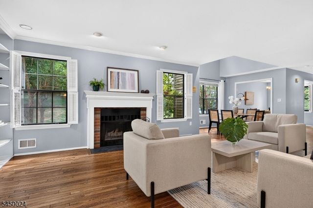 51 Manor Dr, Montgomery Twp., NJ 08540