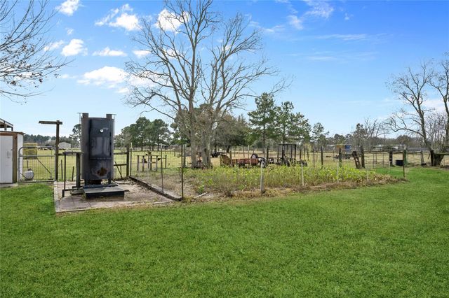 290 County Road 2286, Cleveland, TX 77327