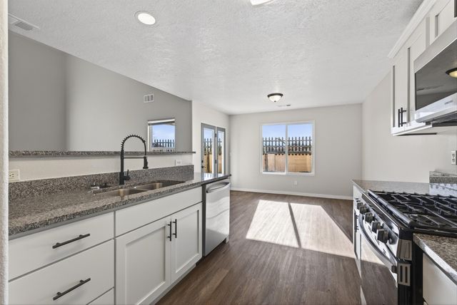 500 Little Wings Loop SW, Los Lunas, NM 87031