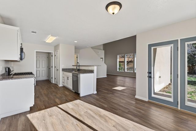 500 Little Wings Loop SW, Los Lunas, NM 87031