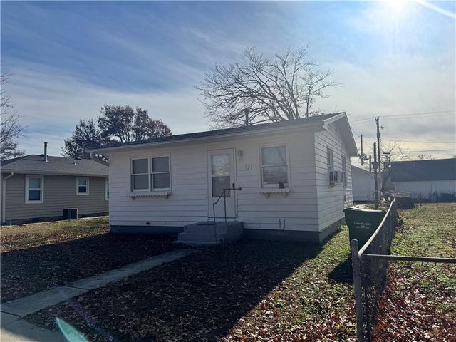 321 E 7th Street, Adrian, MO 64720