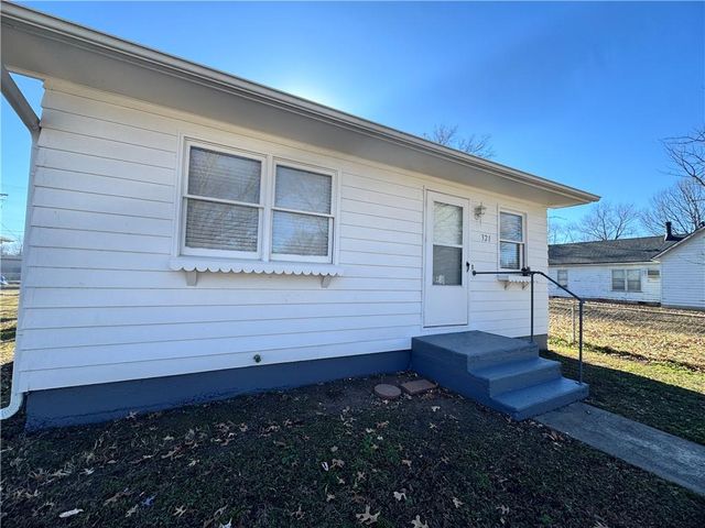 321 E 7th Street, Adrian, MO 64720