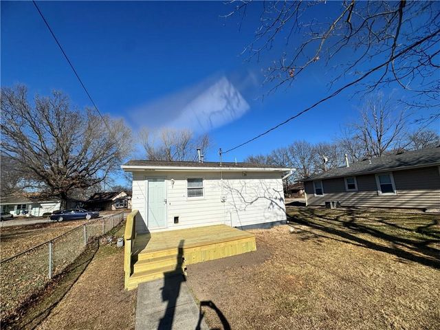 321 E 7th Street, Adrian, MO 64720