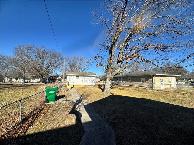 321 E 7th Street, Adrian, MO 64720
