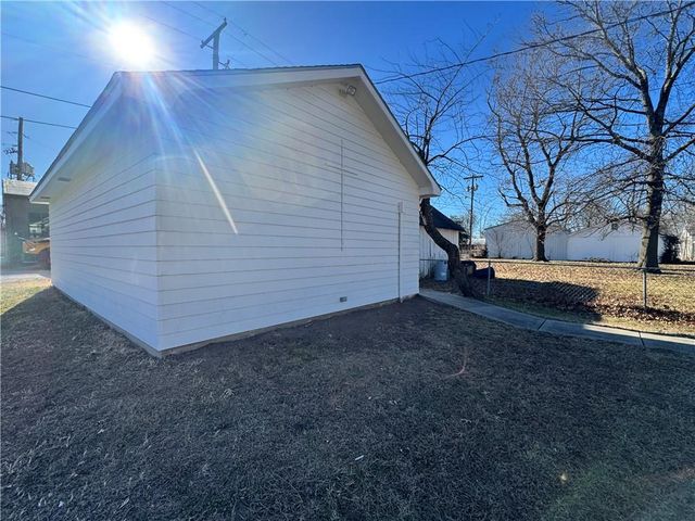 321 E 7th Street, Adrian, MO 64720