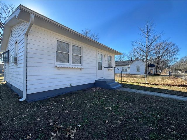 321 E 7th Street, Adrian, MO 64720